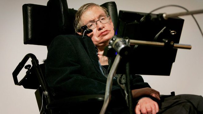 Bệnh ALS làm xói mòn các nơron thần kinh, tác động như thế nào đến cơ thể của Stephen Hawking? 
