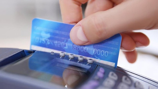 Các hành vi gian lận dùng thẻ tín dụng rút tiền mặt bị 