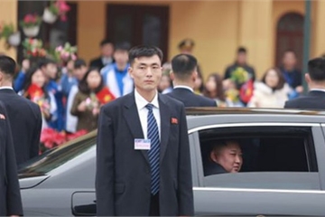 Điều chưa biết về 12 vệ sĩ chạy theo xe Chủ tịch Kim Jong-un