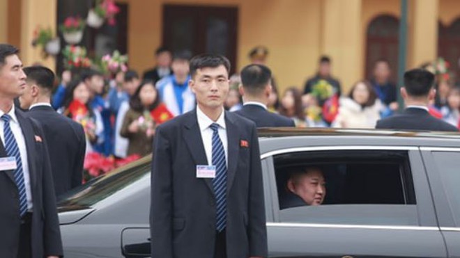 Điều chưa biết về 12 vệ sĩ chạy theo xe Chủ tịch Kim Jong-un