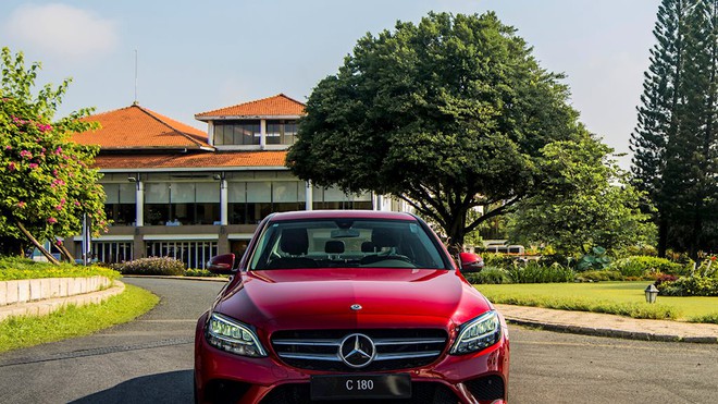 Mercedes – Benz tung xe sang C 180 giá rẻ 1,4 tỷ đồng