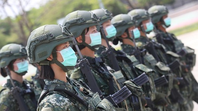 Phát hiện 3 lính mắc Covid-19, quân đội Đài Loan nhận lệnh đeo khẩu trang cả ngày