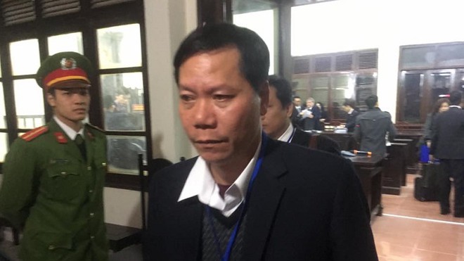 Xét xử vụ chạy thận: Các luật sư bắt đầu gỡ tội cho cựu Giám đốc BVĐK Hòa Bình