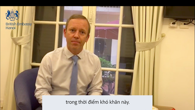 Đại sứ Anh cảm ơn y, bác sĩ Việt đang chữa trị cho người Anh mắc Covid-19