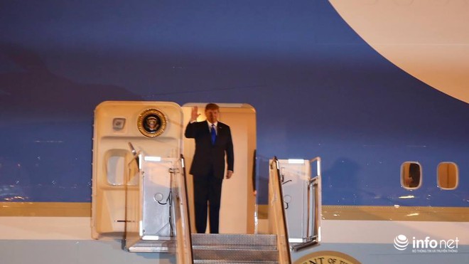 Không lực Một hạ cánh xuống Nội Bài, đưa ông Trump dự Thượng đỉnh Mỹ - Triều