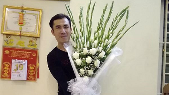 Bất ngờ bó hoa cưới kiểu dáng từ thập niên 80 được bố vợ đặt cho con rể