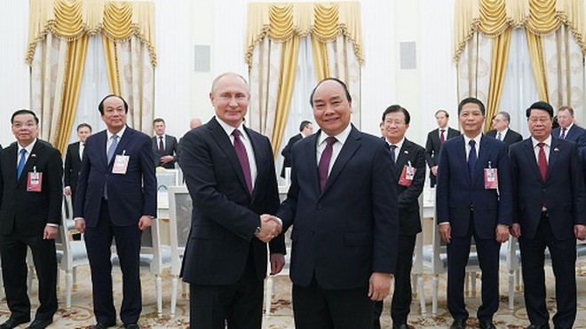 Thủ tướng Nguyễn Xuân Phúc hội kiến Tổng thống Nga Putin