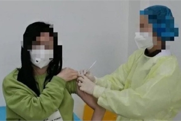 Tình nguyện viên Trung Quốc kể chuyện thử vắc-xin đầu tiên phòng Covid-19