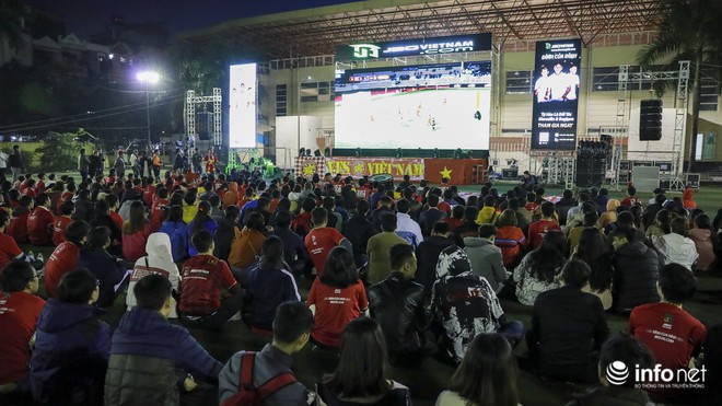 Quảng Bình: Lắp đặt màn hình 300 inch chiếu trận Chung kết bóng đá nam Sea games