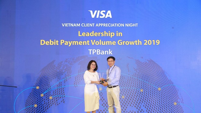 TPBank đứng đầu về tốc độ tăng trưởng doanh số giao dịch qua thẻ ghi nợ quốc tế