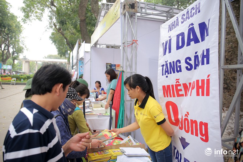 Sức hút đặc biệt của Ngày sách Việt Nam 2015 - ảnh 7