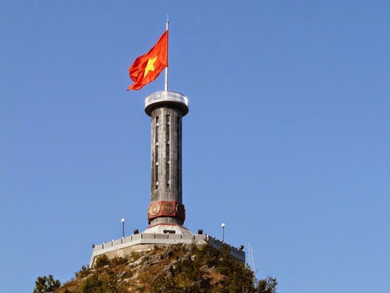 Tự hào đứng dưới Cột cờ Lũng Cú - ảnh 1