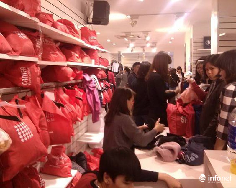 Black Friday Hà Nội: Chen lấn đổ canh,