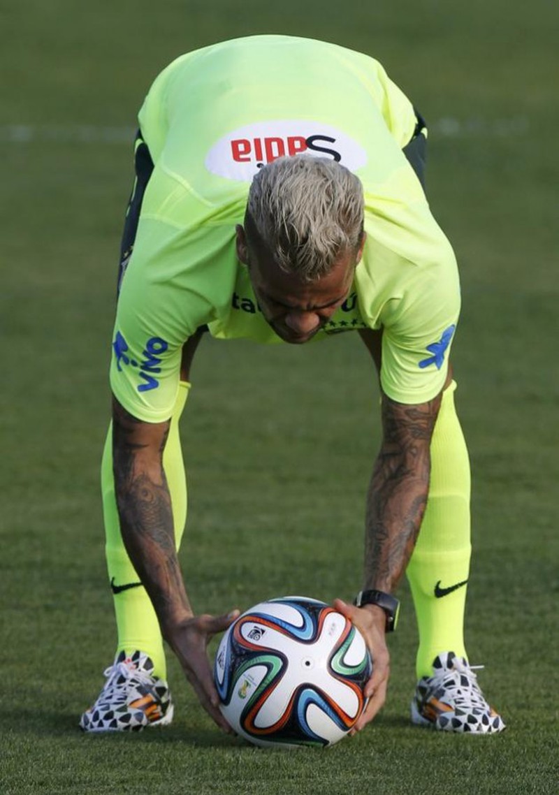 World Cup 2014: Cuộc chiến của… những kiểu tóc siêu quái - ảnh 1