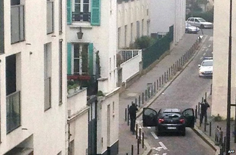 Video và hình ảnh vụ xả súng trụ sở tạp chí hài Pháp - ảnh 1