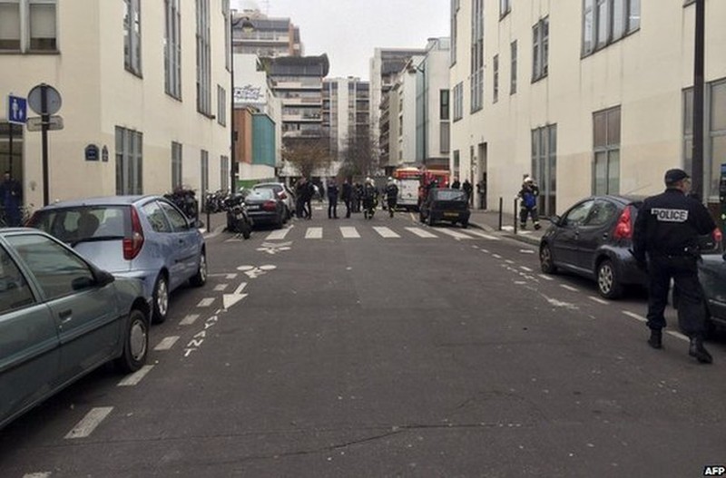 Video và hình ảnh vụ xả súng trụ sở tạp chí hài Pháp - ảnh 5