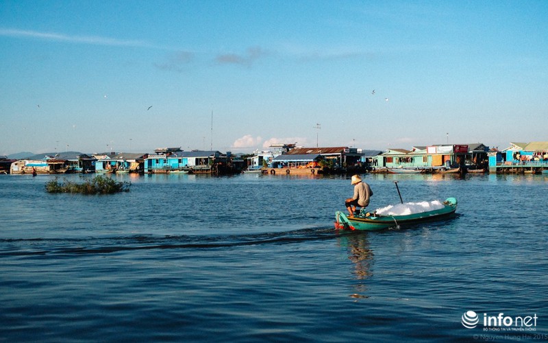 Ngắm vẻ yên bình nơi làng nổi của người Việt ở Biển Hồ (2) - ảnh 7