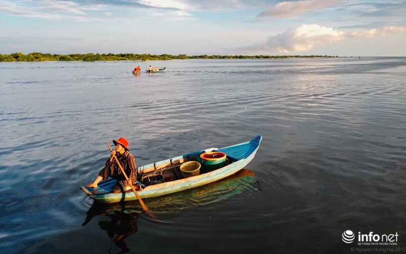 Ngắm vẻ yên bình nơi làng nổi của người Việt ở Biển Hồ (2) - ảnh 8