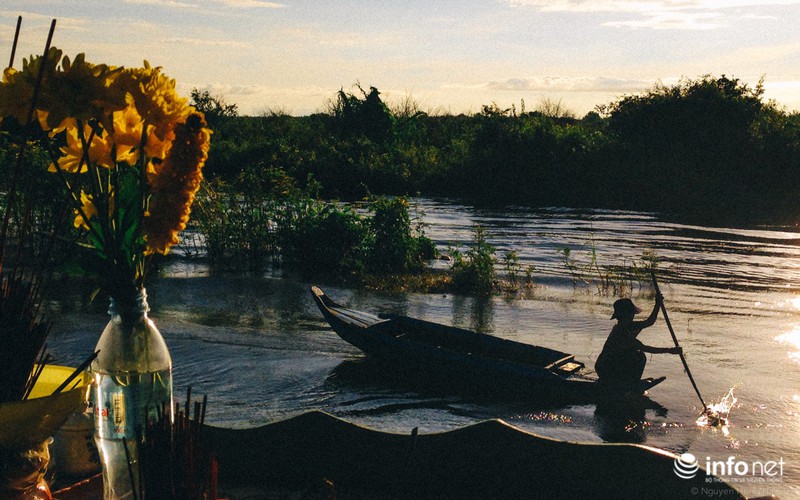 Ngắm vẻ yên bình nơi làng nổi của người Việt ở Biển Hồ (2) - ảnh 9