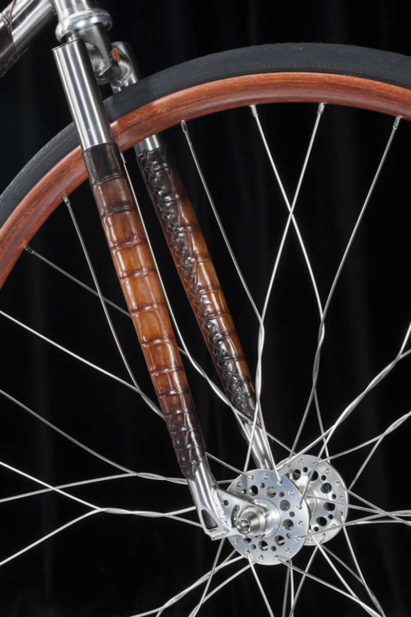 Xe đạp bọc da cá sấu giá 22.000 Euro - ảnh 4