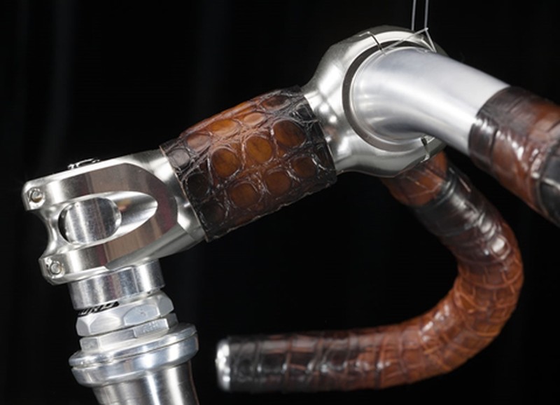 Xe đạp bọc da cá sấu giá 22.000 Euro - ảnh 3