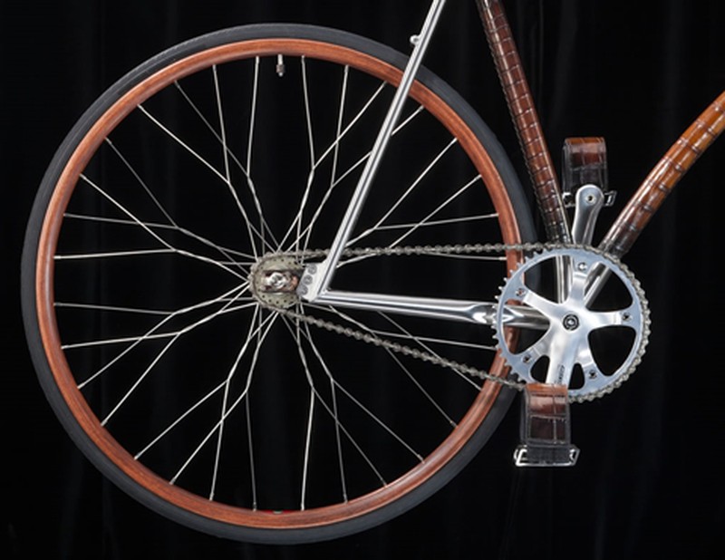 Xe đạp bọc da cá sấu giá 22.000 Euro - ảnh 2