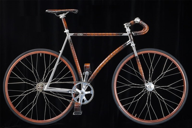 Xe đạp bọc da cá sấu giá 22.000 Euro - ảnh 1