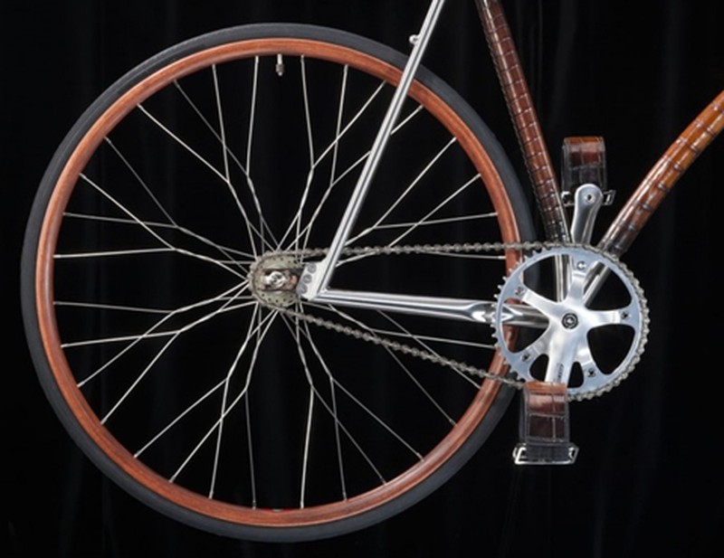 Xe đạp bọc da cá sấu giá 22.000 Euro - ảnh 12