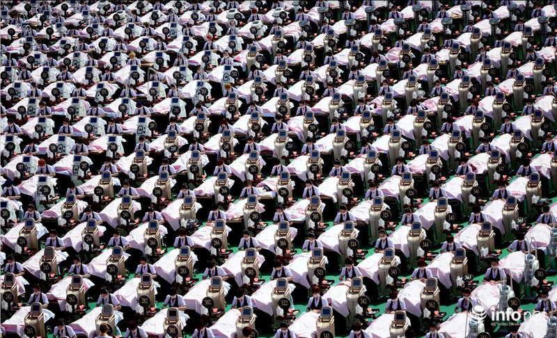 Choáng ngợp với nghệ thuật đám đông của Trung Quốc - ảnh 2