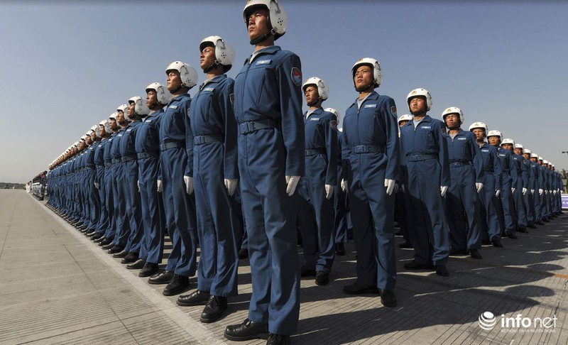 Choáng ngợp với nghệ thuật đám đông của Trung Quốc - ảnh 5