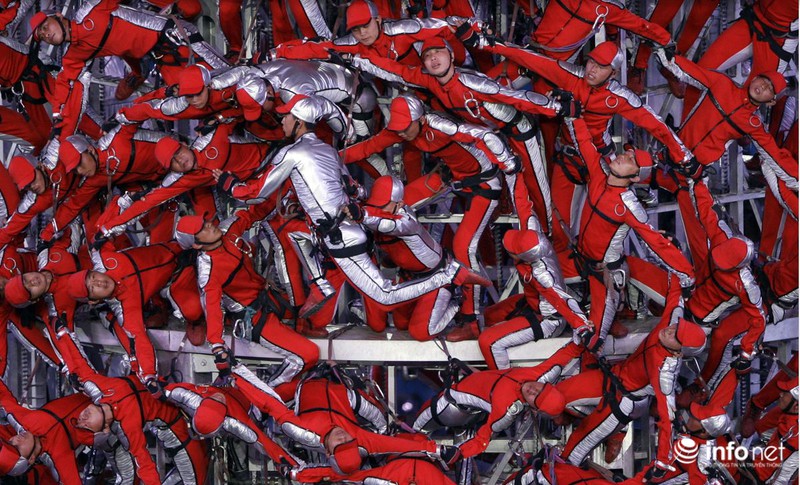 Choáng ngợp với nghệ thuật đám đông của Trung Quốc - ảnh 7