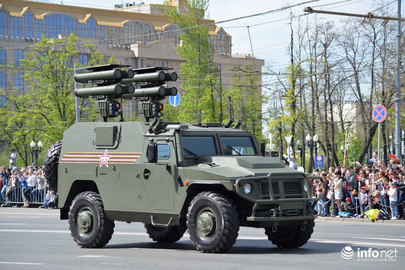 Dàn xe quân sự khủng Nga trong duyệt binh 9/5 lăn bánh trên phố (1) - ảnh 3