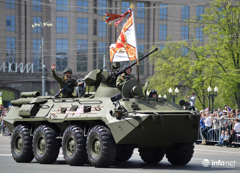 Dàn xe quân sự khủng Nga trong duyệt binh 9/5 lăn bánh trên phố (1) - ảnh 4