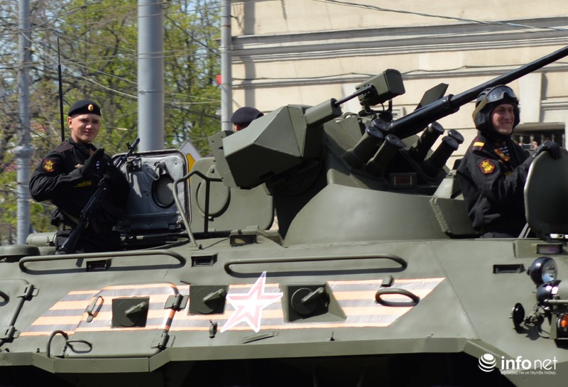 Dàn xe quân sự khủng Nga trong duyệt binh 9/5 lăn bánh trên phố (1) - ảnh 5