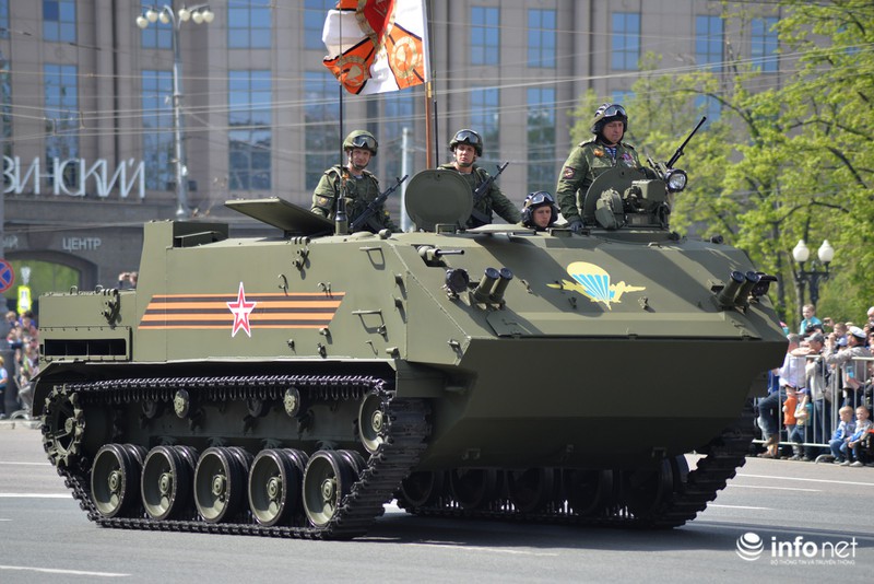 Dàn xe quân sự khủng Nga trong duyệt binh 9/5 lăn bánh trên phố (1) - ảnh 9