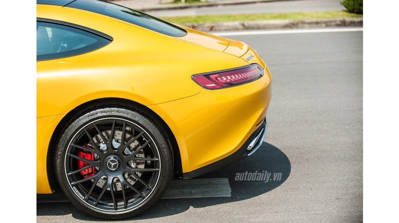 Mãn nhãn với vẻ đẹp của Mercedes AMG GT S tại Hà Nội - ảnh 3
