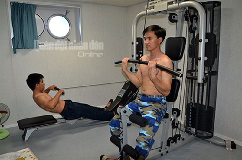 Cận cảnh tàu 8002 của Cảnh sát biển Việt Nam - ảnh 13