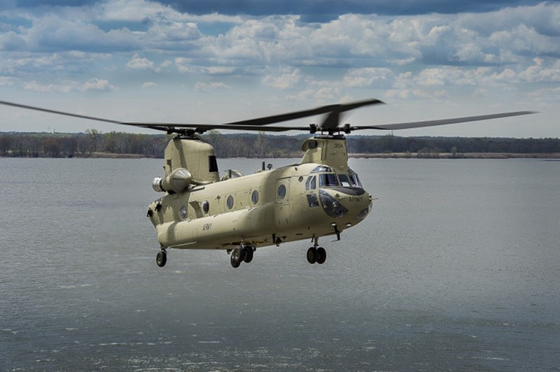 Sức mạnh đáng kinh ngạc của siêu trực thăng vận tải CH-47 Chinook - ảnh 1