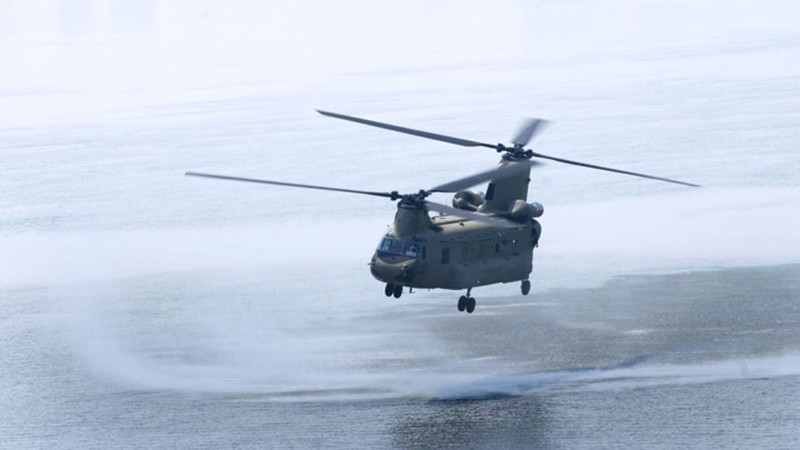 Sức mạnh đáng kinh ngạc của siêu trực thăng vận tải CH-47 Chinook - ảnh 2