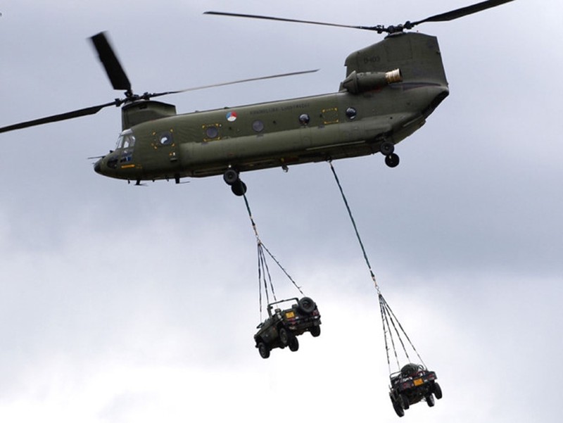 Sức mạnh đáng kinh ngạc của siêu trực thăng vận tải CH-47 Chinook - ảnh 7