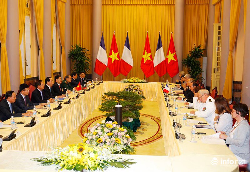 Những hình ảnh đầu tiên của Tổng thống Pháp thăm Việt Nam - ảnh 5