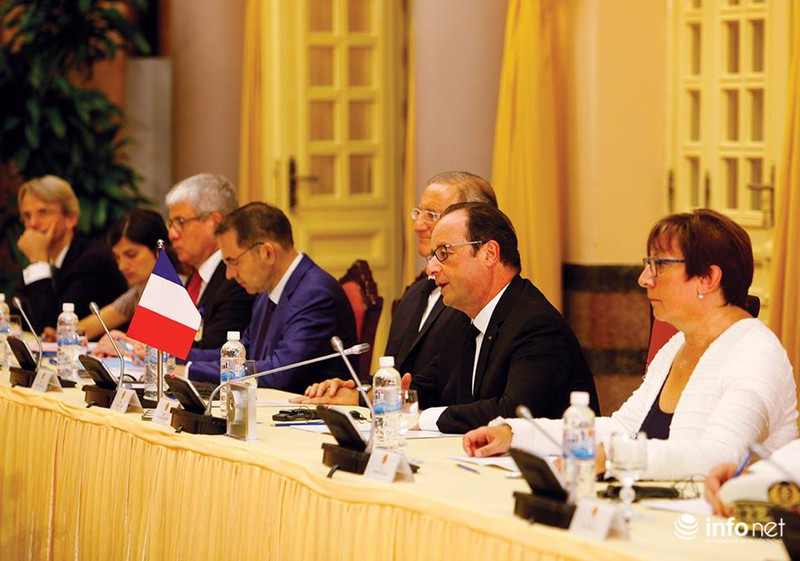 Những hình ảnh đầu tiên của Tổng thống Pháp thăm Việt Nam - ảnh 6