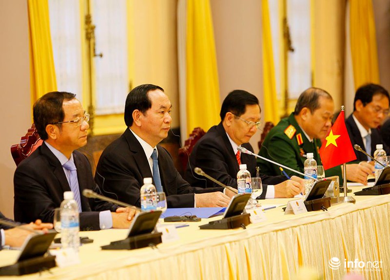 Những hình ảnh đầu tiên của Tổng thống Pháp thăm Việt Nam - ảnh 7