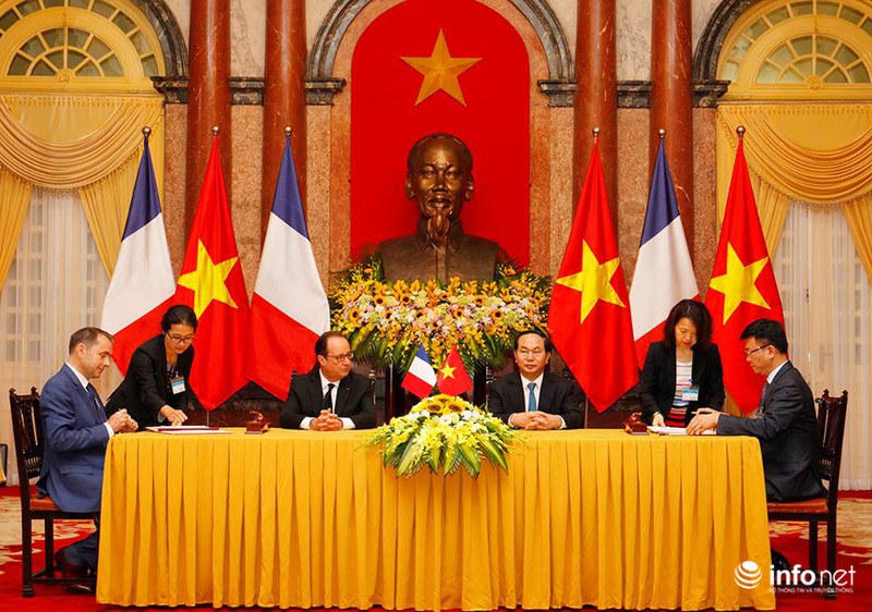 Những hình ảnh đầu tiên của Tổng thống Pháp thăm Việt Nam - ảnh 8