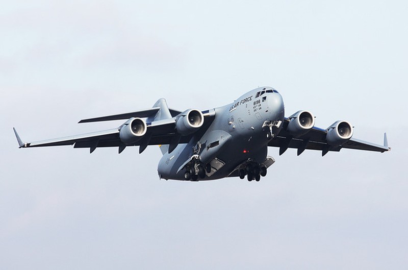 C-17 - Máy bay vận tải khủng chuyên phục vụ Tổng thống Mỹ - ảnh 1