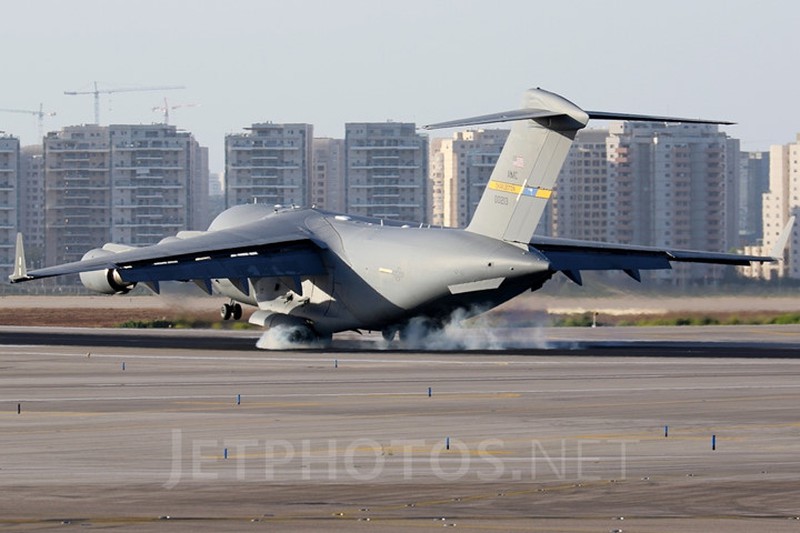 C-17 - Máy bay vận tải khủng chuyên phục vụ Tổng thống Mỹ - ảnh 2