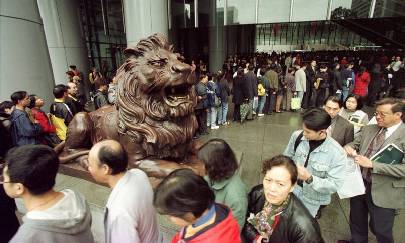 Chùm ảnh đặc tả sự thay đổi của Hong Kong sau 20 năm trở về với Trung Quốc - ảnh 3