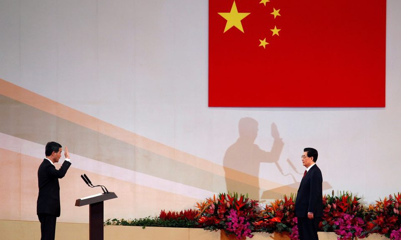 Chùm ảnh đặc tả sự thay đổi của Hong Kong sau 20 năm trở về với Trung Quốc - ảnh 7