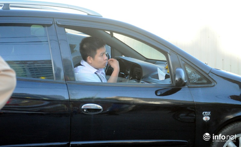 Nhiều thí sinh đi thi bằng xế hộp hạng sang - ảnh 6