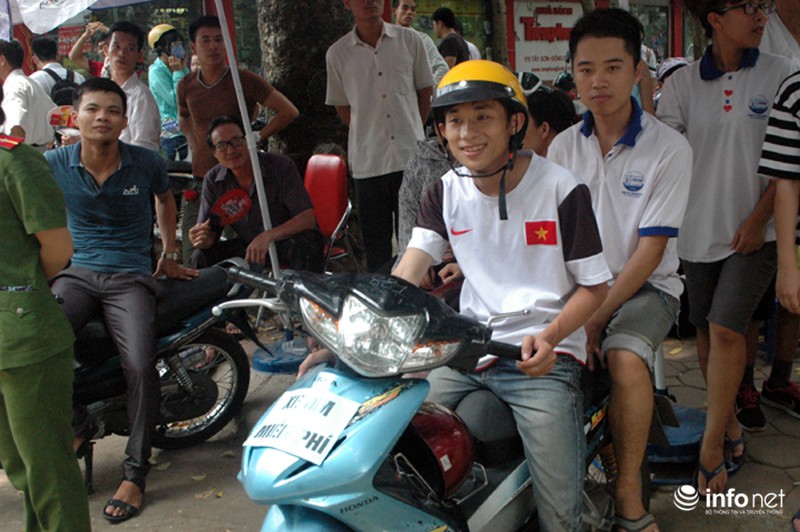 Những hình ảnh làm mát lòng thí sinh trong kỳ thi THPT Quốc gia - ảnh 5